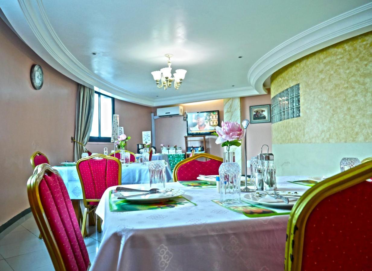 Residence Le Carat Douala Bagian luar foto
