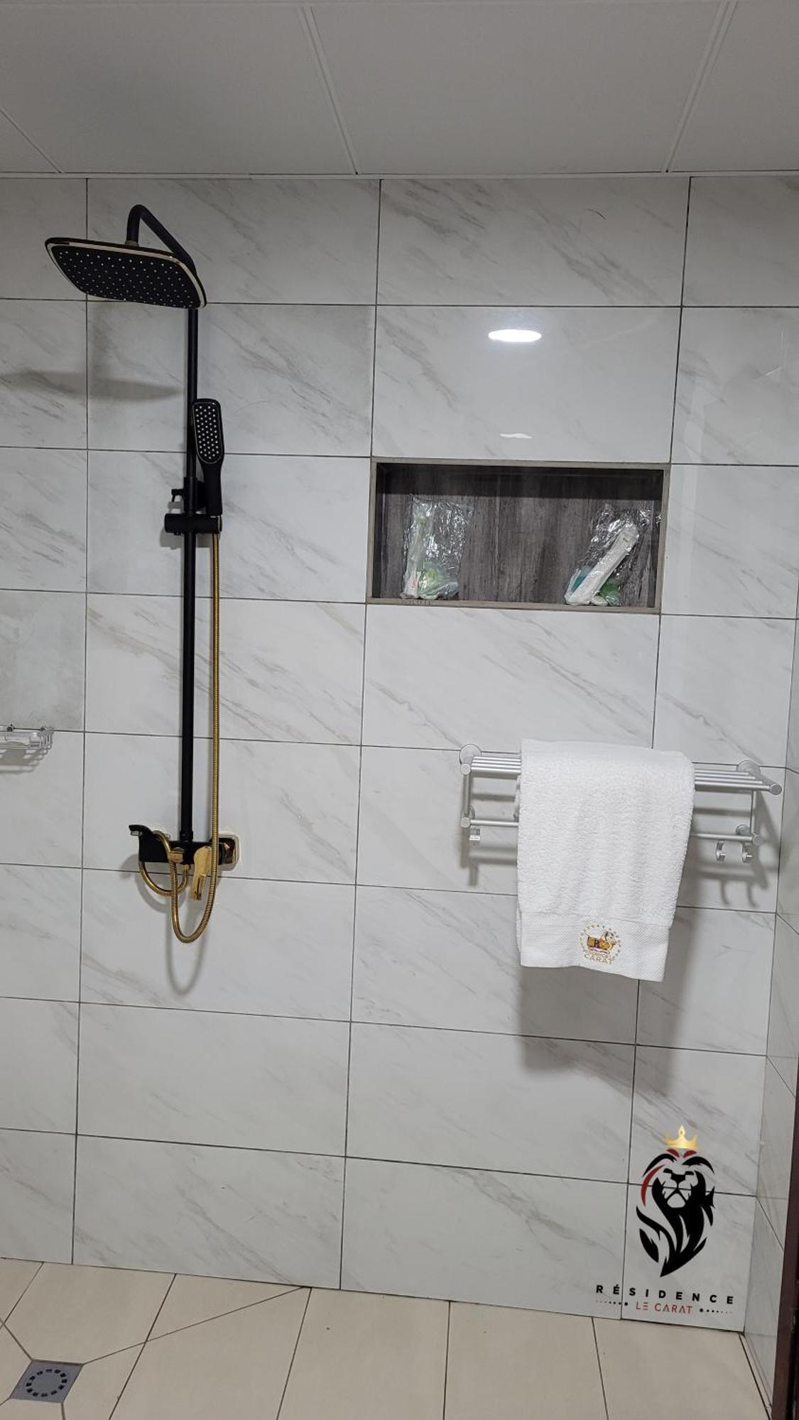 Residence Le Carat Douala Bagian luar foto