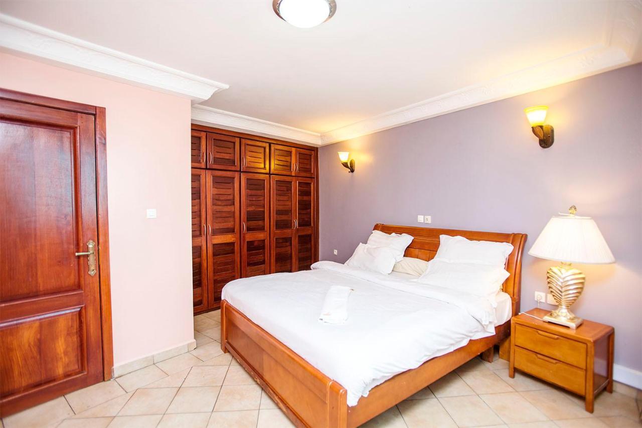 Residence Le Carat Douala Bagian luar foto